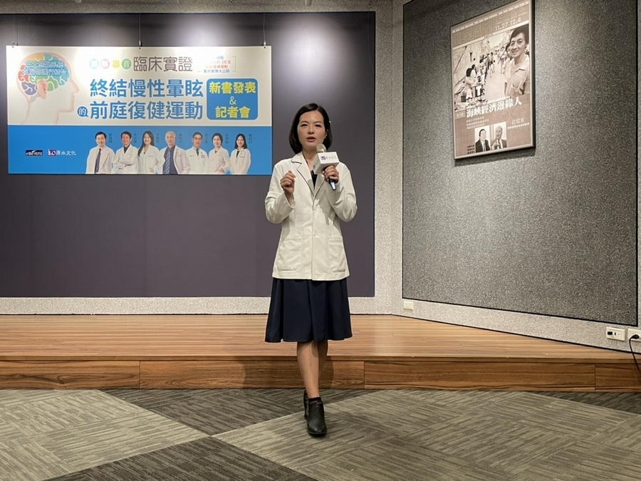 有圖解》治頭暈做「復健運動」就有效！物理治療師親授「4招」在家做