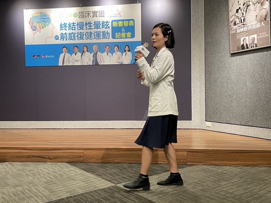 有圖解》治頭暈做「復健運動」就有效！物理治療師親授「4招」在家做