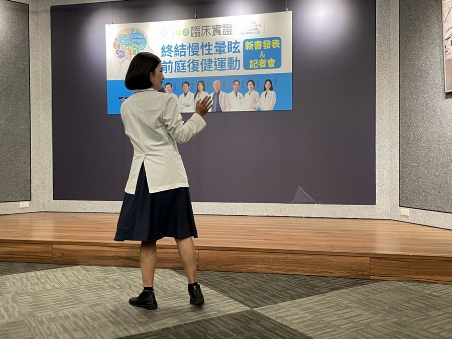 有圖解》治頭暈做「復健運動」就有效！物理治療師親授「4招」在家做