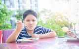 別再以為「小孩吃肥」是健康胖！醫揭兒童肥胖迷思：恐成長不高元兇