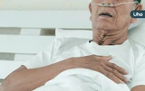 「6級失智爺爺」跌倒卻稱開玩笑⋯居服員的照護心得：人在生死面前很渺小