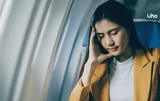 搭飛機耳鳴怎麼辦？如何快速消除耳鳴？嚼口香糖、深呼吸都有效