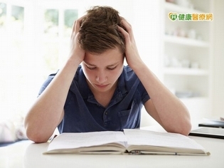 抽動的「蒙面俠」? 原是妥瑞氏症+強迫症作祟