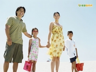 白天多接觸亮光 晚上抓寶貝一樣睡得好