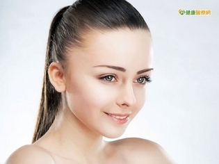 熊果素用喝的 打造晶透雪亮膚質