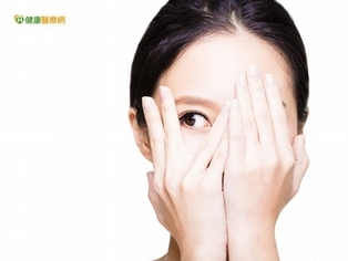 人工淚液別亂點 小心乾眼又過敏
