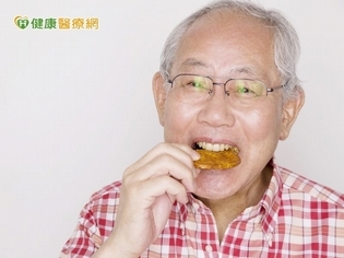 管好血糖!大腦泡糖水就像醃蜜餞般易萎縮