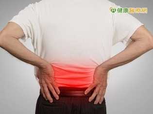 老阿公常腰痠背痛 恐因攝護腺癌骨轉移