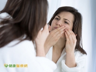 青春痘還是扁平疣?別傻傻分不清