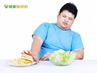 糗!男性女乳漸增 飲食西化多油脂惹禍