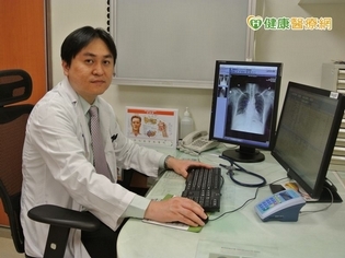 油漆刺鼻味加劇乾咳 竟揪出「菜瓜布肺」