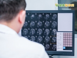 電子病歷呈現價格 醫師會改變處方行為?