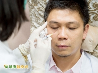 淚溝顯疲態 醫師也難逃