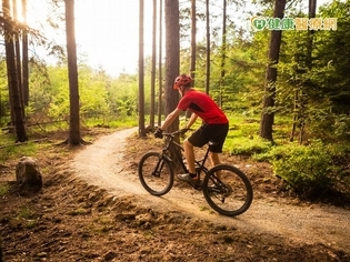 腰椎軟骨破裂導致大小便失禁 竟因騎腳踏車引起