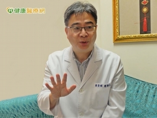 乾眼猛點人工淚液藏危機 當心防腐劑傷眼