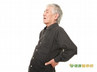 腰痠背痛不是老化?恐是晚期攝護腺癌骨轉移!