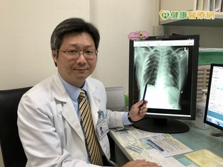 五樓墜地大難不死 鈦合金骨板助肋骨斷裂復原