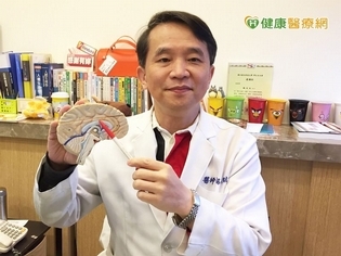 男宿裸奔驚嚇校園 竟是「桃花癲」發作!