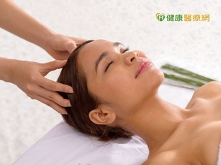 頭皮抗老保養蔚為風潮 專家:可搭配專業頭皮排毒理療