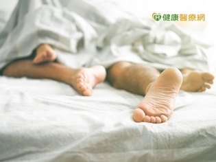 染HPV恐致菜花 醫讓兒打疫苗防感染