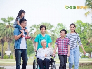 腹膜透析腎友受惠35年 北榮完善照護為典範