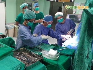 開顱手術開到一半被喚醒 他竟能快速心算?