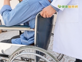 劇痛如萬蟲蝕入骨 攝護腺癌骨轉移恐致癱瘓