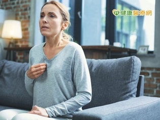 雙癌侵襲 30多歲女子焦躁盜汗竟是更年期!