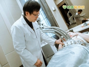 鍛鍊腹肌難消腰間肉 局部雕塑可解決