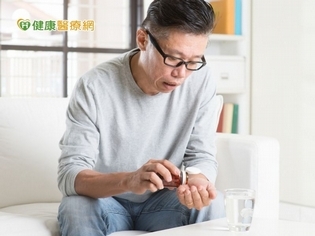 糖友隨意加減藥 恐因血糖高低波動傷心腎
