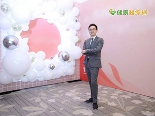 層層切下伊比利火腿 雷射體雕削出亮線條