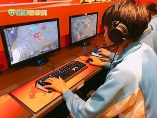 CCCE城市盃電競賽開打 醫師教你舒緩肌肉不適