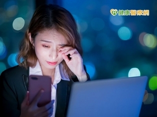 眼屎流目油眼疲勞 都跟肝臟健康有關!