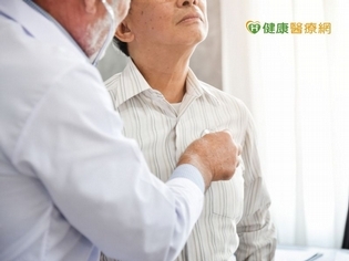 60歲清潔大哥晚期肺癌 靠口服標靶接力治療破五年