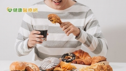放任血糖飆高不忌口 男子頭暈脫水險失明