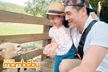 阿布當爸爸後內心變更柔軟!跟女兒說故事、撒嬌,甜蜜程度爆表~