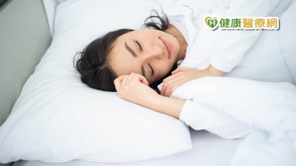 睡不好怎麼打拼? 營養師推這5種助眠食物