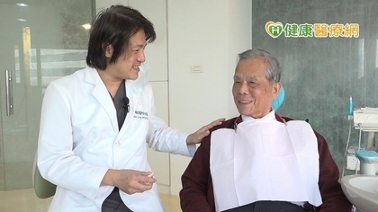 慘!八旬翁必須天天吃胃散竟因「戴假牙」 他這樣做停藥了