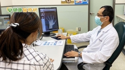 關節腫痛無法穿衣 當心是類風濕性關節炎作祟!