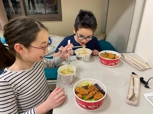 來自集中檢疫所的暖心故事,母子免分離微笑完成檢疫、照護無法自理印尼移工到康復,為第一線照護人員喝采!