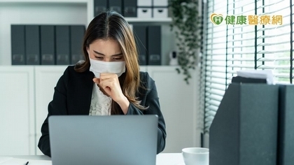疫情亮紅燈!感冒喉嚨痛不用看醫生?醫師:勿讓小病拖成大病