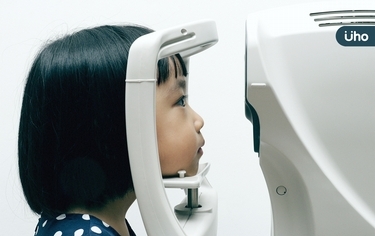 近視戴眼鏡就不管了?醫警告:放任發展恐有嚴重併發症