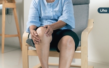 膝蓋痛到走不動!消炎止痛也沒用?你可能沒聽過「骨頭也會水腫」