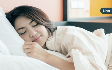 B群不只提神,更能助眠!營養師教你「睡前4小時」吃對戰勝失眠