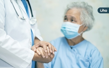 新冠確診⋯走路沒力、一動喘不停!台大醫院教你「5招」防肌力流失