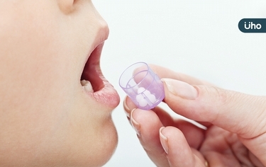 別把孩子當「縮小版成人」餵藥!醫改會警告:家長必知「兒童3藥訣」