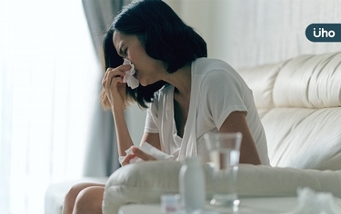 「過敏性鼻炎」讓人半夜鼻塞睡不著?中醫揭「2穴位」一按就通暢