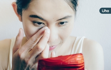 買對眼霜留意「這些成分」,整外名醫親曝「私房秘招」省錢又有效