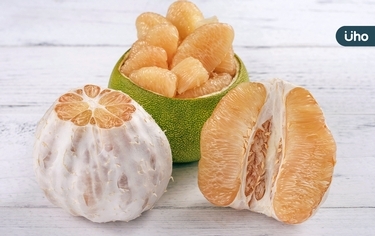 柚子怎麼挑最好吃？放多久最好吃？教你「3招」快速剝文旦還沒有苦味