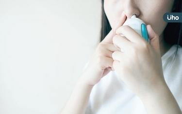 防疫常備鼻噴劑、發泡錠、化痰粉⋯藥師提醒:搞錯用法反而更傷身